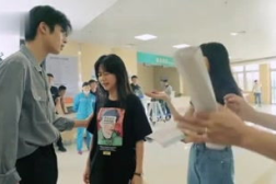 小八娱乐吃瓜,揭秘娱乐圈最新吃瓜事件,带你领略明星幕后故事